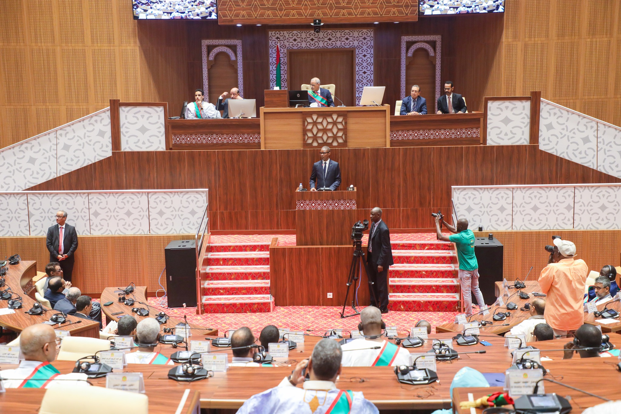 الوزير الأول: رئيس الجمهورية لا يعتبر مسؤولا أمام البرلمان