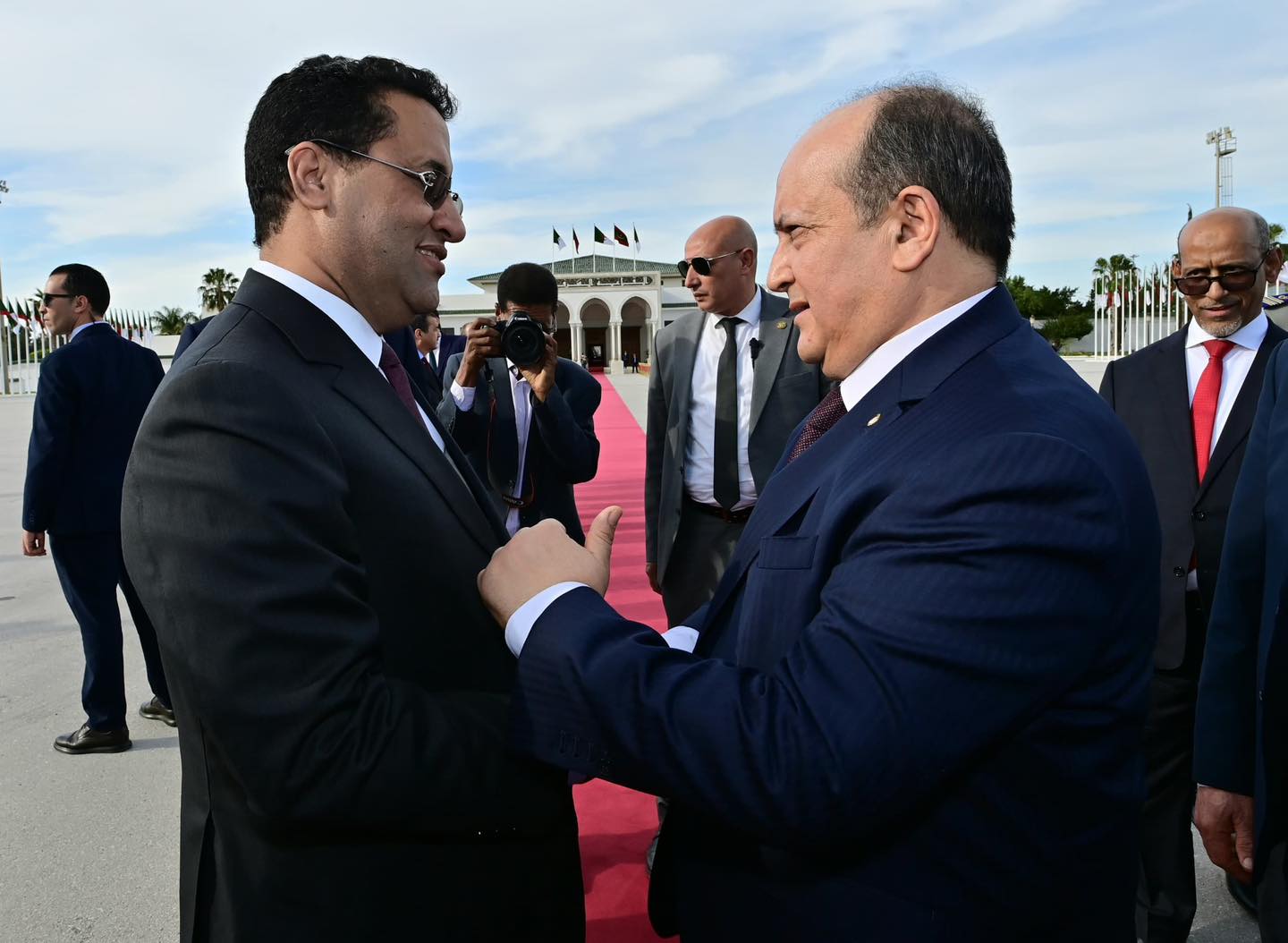 الوزير الأول يختتم زيارة إلى الجزائر بتوقيع اتفاقيات تعاون في عدة مجالات