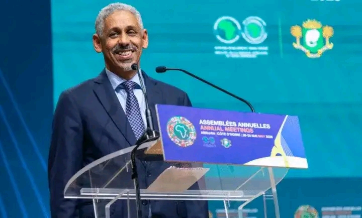 ولد التاه يتعهد بالعمل على تعزيز شراكات البنك الإفريقي للتنمية
