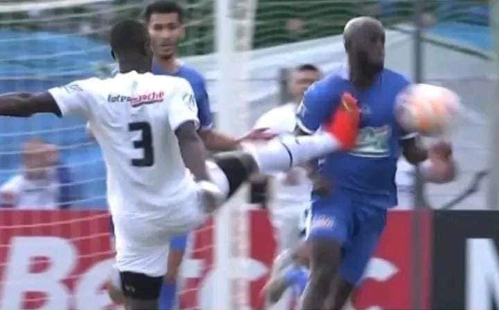 إصابة مقلقة للاعب الموريتاني ندياي أمام مرسيليا