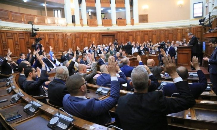 الجزائر: مجلس الأمة يقر قانونا يشدد الرقابة على الإعلام
