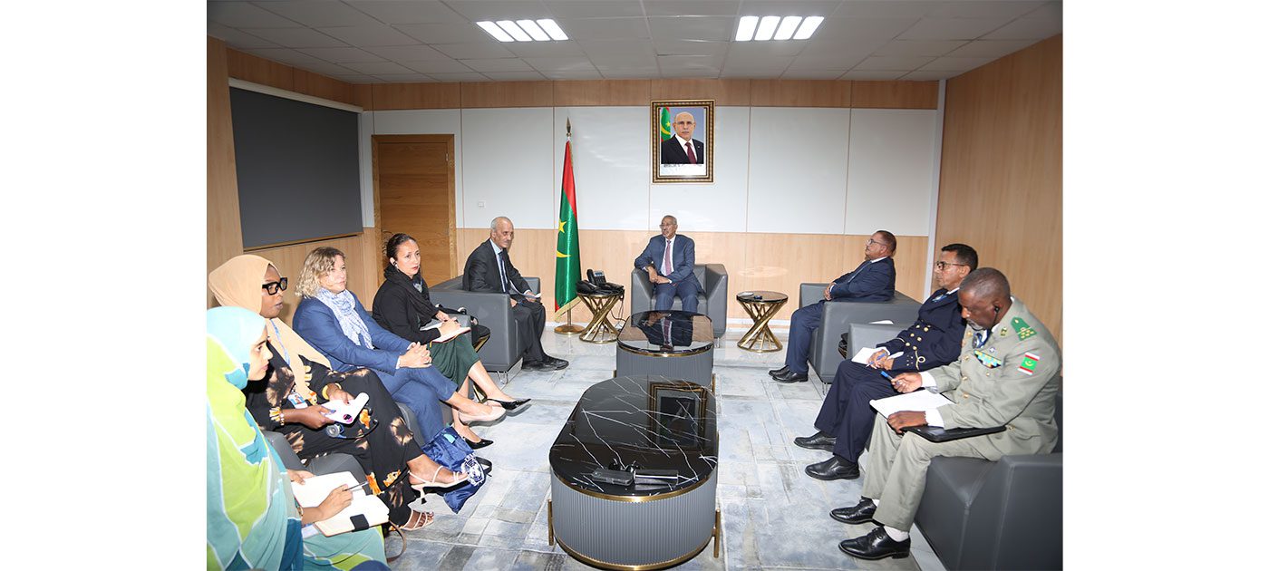 وزير الدفاع يلتقي المقرر الأممي المعني بحقوق الإنسان للمهاجرين