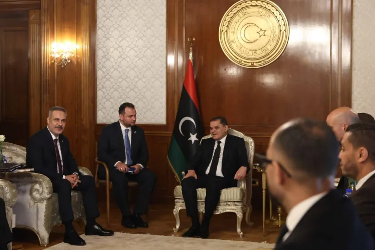 وزير الخارجية التركي في طرابلس.. الوضع السياسي يتصدر لقاءاته مع مسؤولين ليبيين