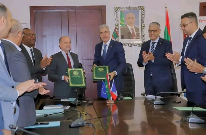 موريتانيا وفرنسا توقعان اتفاقية لتمويل مشروع خط جهد عالي ومحطة إنتاج كهرباء بكيفه