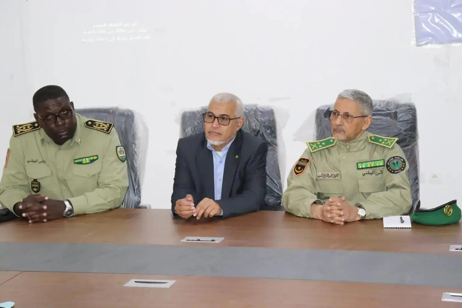 كيهيدي: مدير الأمن وضباط يبحثون تعزيز الأمن في ولايات الضفة
