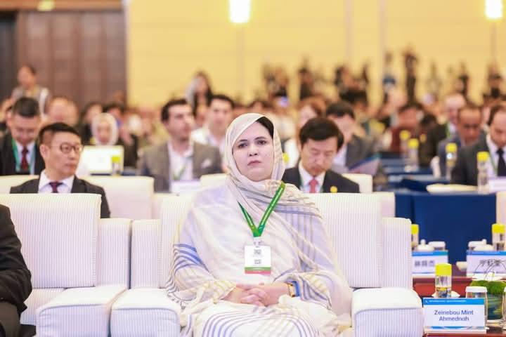 وزيرة التجارة تستعرض فرص الاستثمار في موريتانيا خلال القمة الصينية العربية