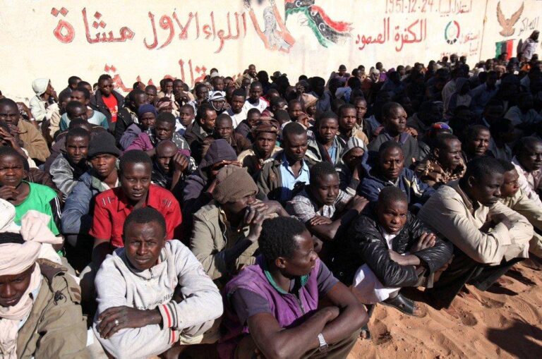 ليبيا: العثور على 300 مهاجر إفريقي في مزرعة شرق البلاد