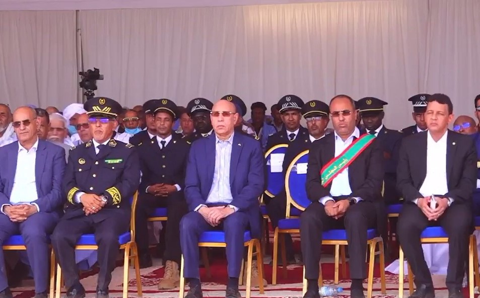 قادما من العيون.. غزواني يضع حجر الأساس لمشروع لتغطية المناطق الحدودية بشبكة الاتصالات