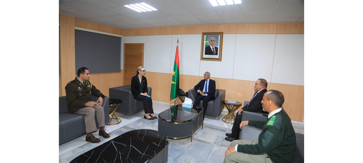 وزير الدفاع يبحث تعزيز التعاون العسكري مع السفارة الأميركية