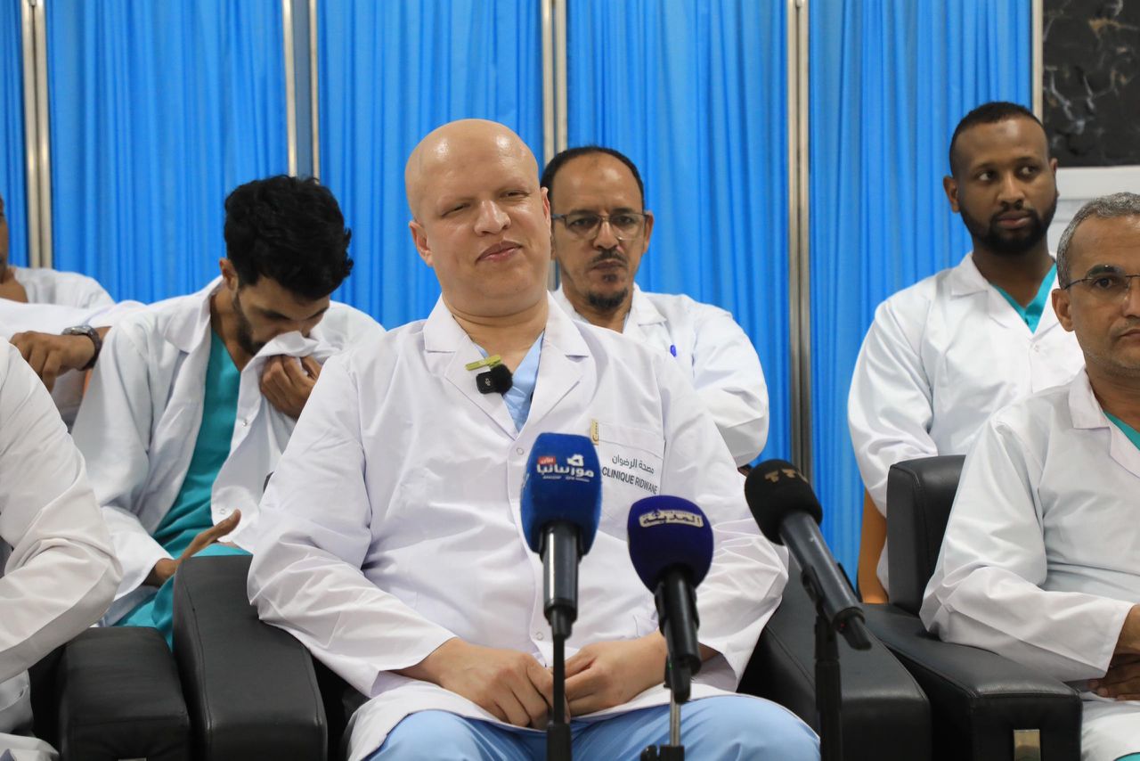 اتفاقية تعاون طبي بين مستشفى خيري وفريق طبي جزائري لإطلاق بعثات طبية شهرية