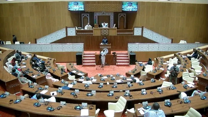 البرلمان يناقش تقرير الوزير الأول حول حصيلة عمل الحكومة في 2025 وآفاق عملها في 2026