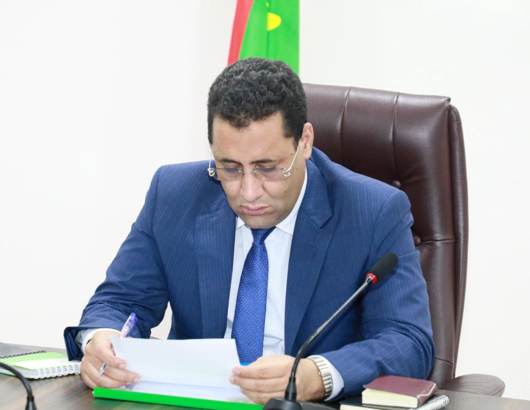 الوزير الأول يدعو إلى تسريع وتيرة رقمنة الخدمات العمومية