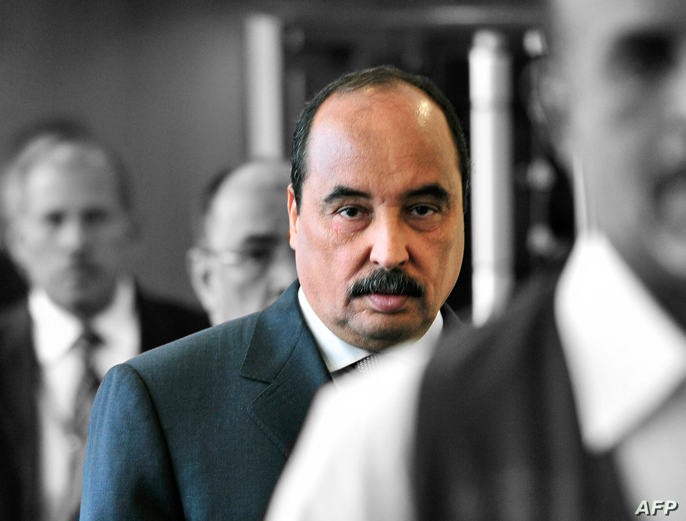 العشرية...عزيز يتحدث عن بيع المدارس وعن صفقة المطار