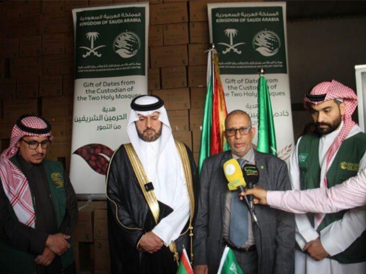 نواكشوط: تسليم 50 طنا من التمور هدية من السعودية