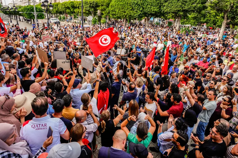 تونس: مسيرة احتجاجية تنديدا بمساع البرلمان لتعديل القانون الانتخابي