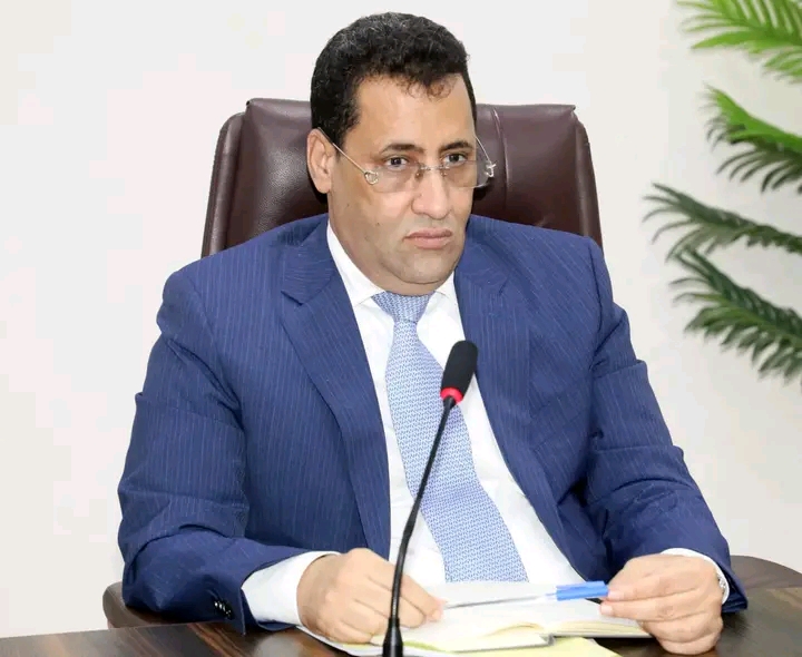 الوزير الأول يوجه باليقظة والصرامة لمواجهة الاحتكار وضمان تموين السوق