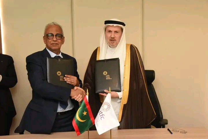 موريتانيا توقع اتفاقية تمويل بقيمة مليار دولار مع المؤسسة الدولية الإسلامية لتمويل التجارة