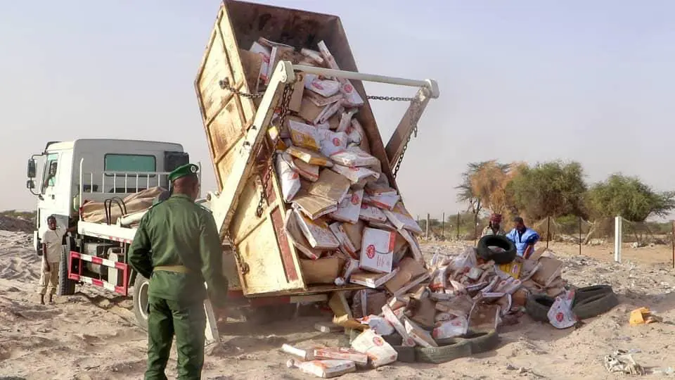 الجمارك تتلف أكثر من 8 أطنان من الدجاج المعلب  صودرت عبر معبر روصو