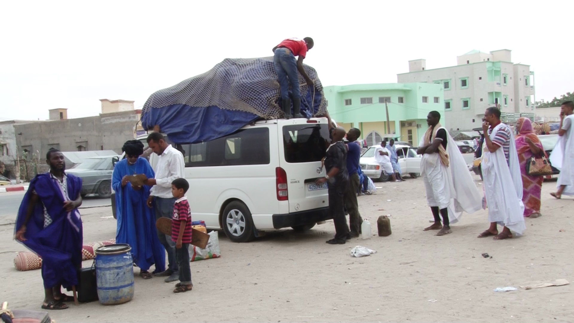 تعميم جديد يحظر على الأجانب ممارسة النقل العمومي