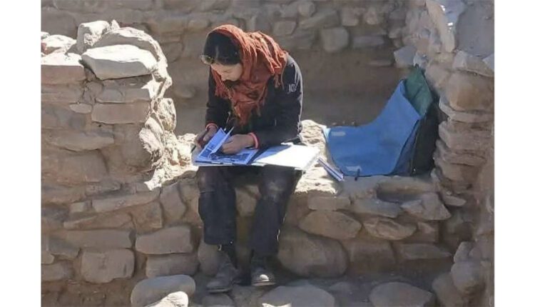 عالمة آثار فرنسية تستأنف أعمال التنقيب الأثري في موقع "آزوكي" التاريخي