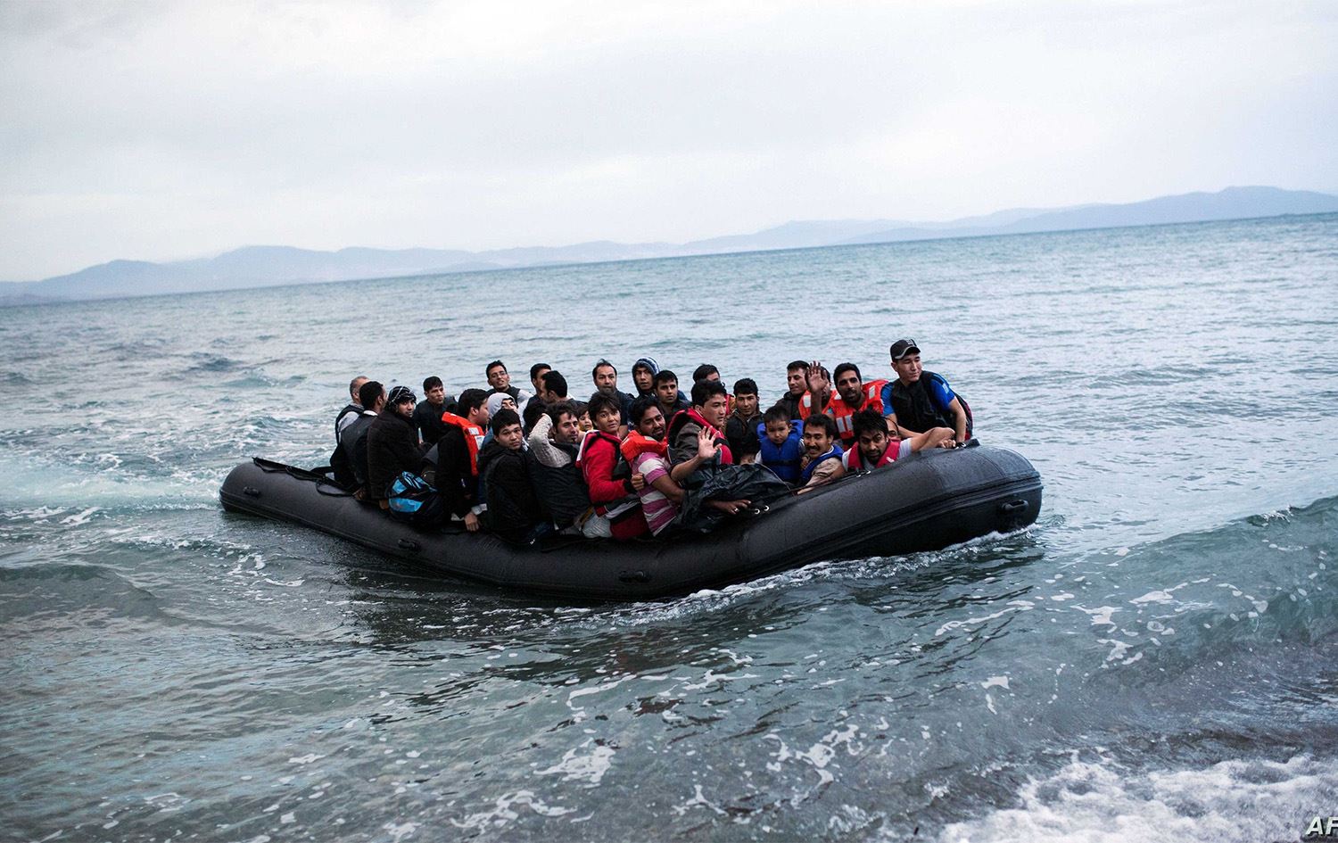 اليونان : القبض على 40 شخصا ضمن شبكة تهريب للمهاجرين