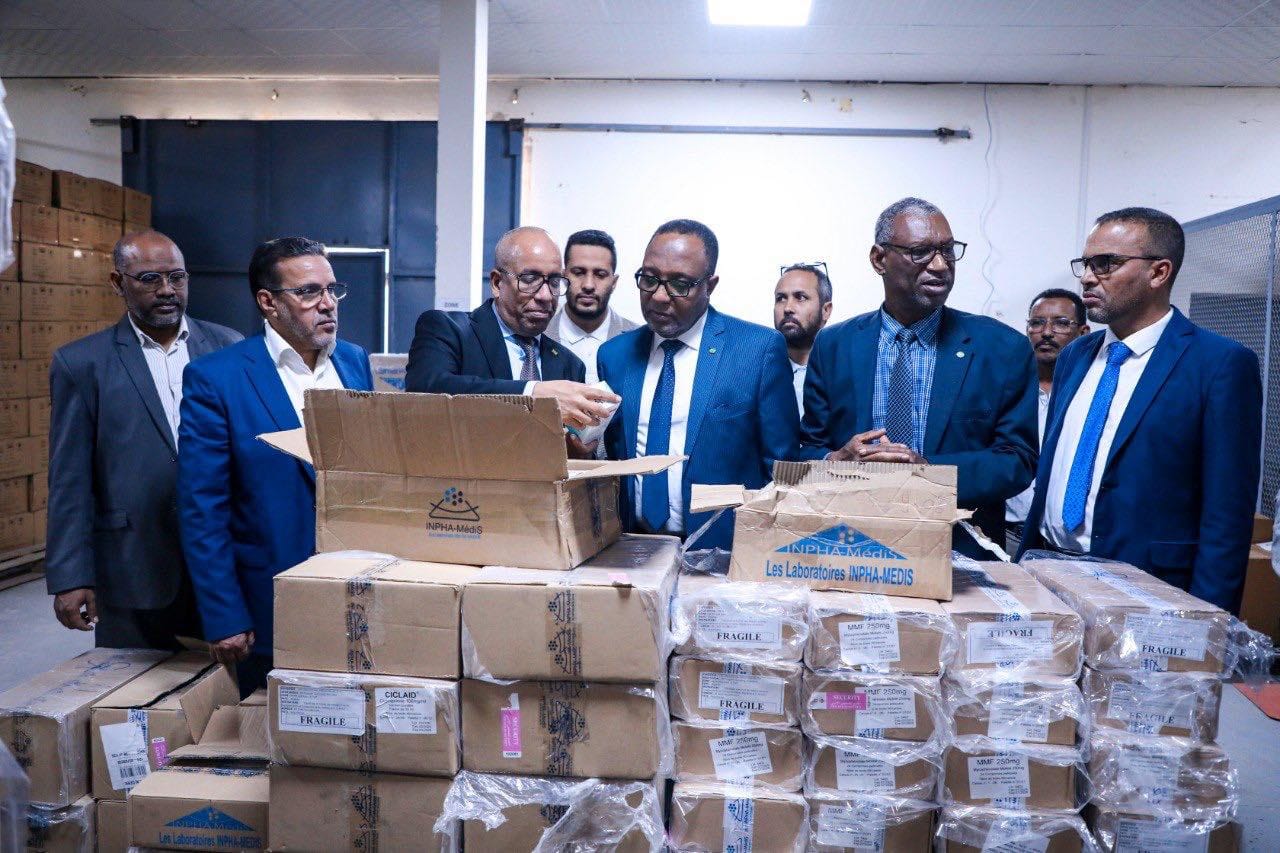 وزارة الصحة تسلم أدوية المناعة المخصصة لزراعة الأعضاء