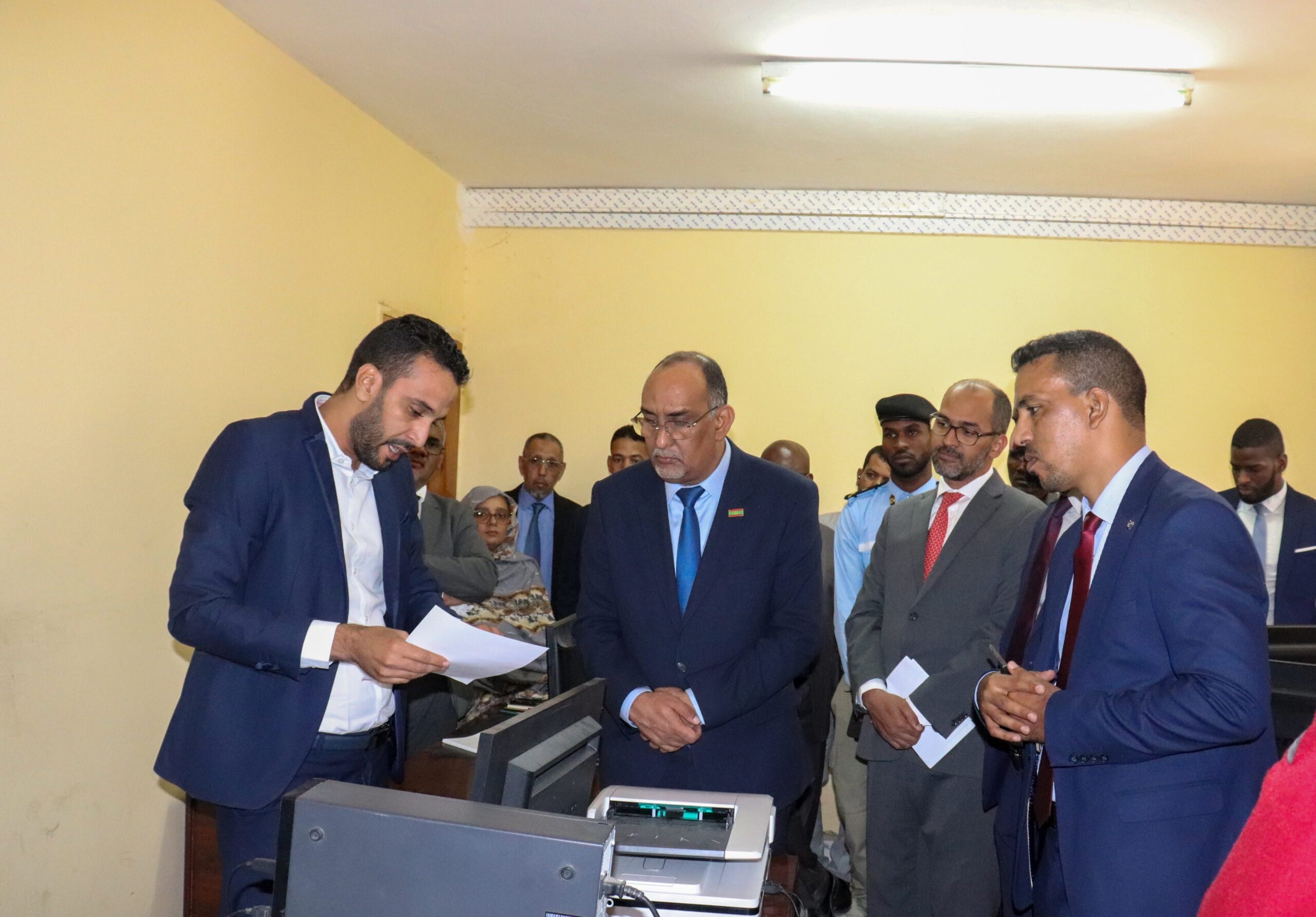 وزير المالية: الإدارة يجب أن تسهر على خدمة المواطنين ومعاملتهم بصفة كريمة ولائقة