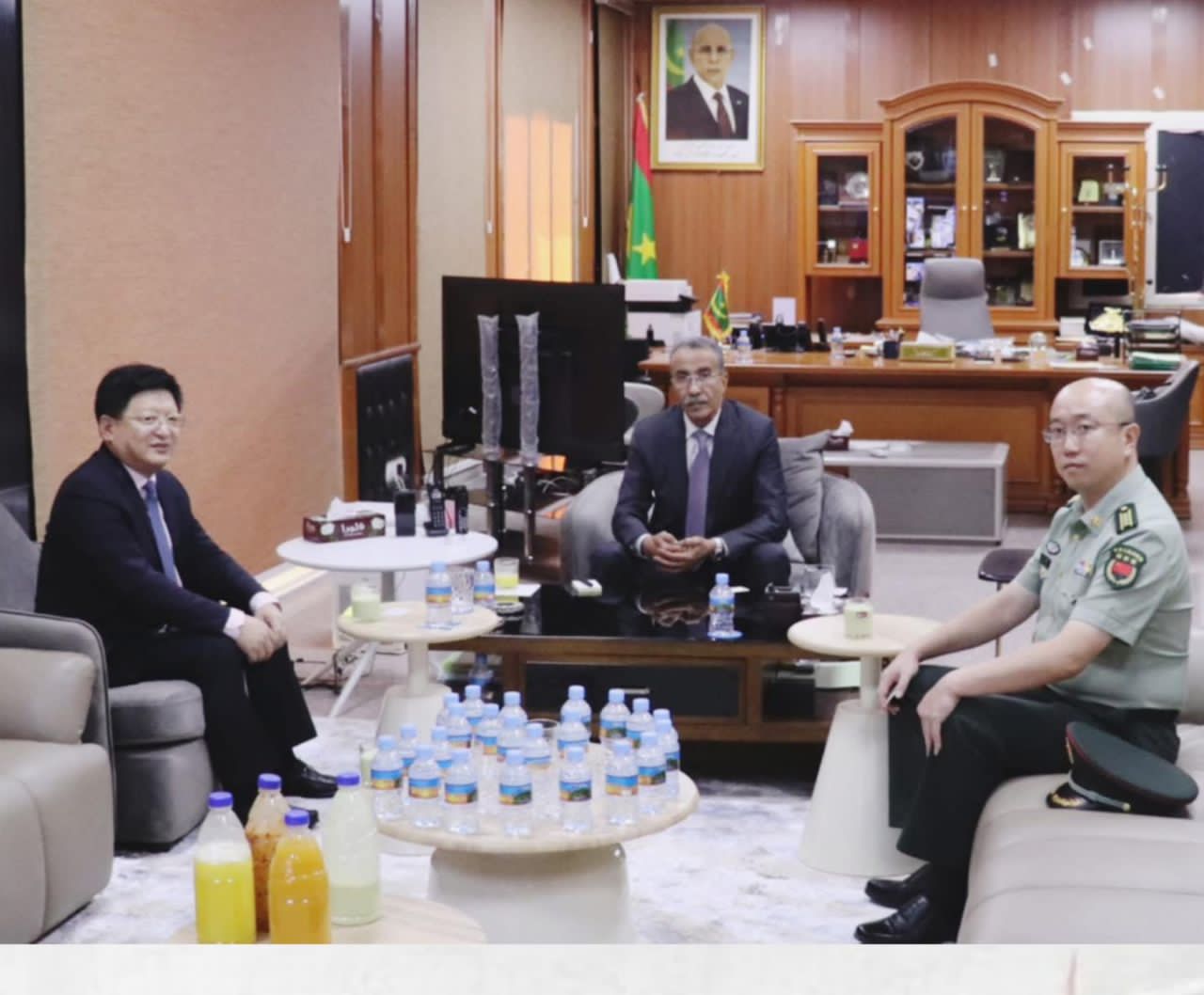 المدير العام للأمن الوطني يبحث مع السفير الصيني سبل تعزيز التعاون الأمني المشترك
