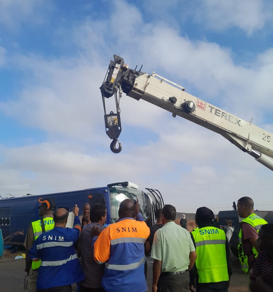 حالة وفاة وعدة إصابات إثر حادث اصطدام حافلة بقطار قرب الزويرات 