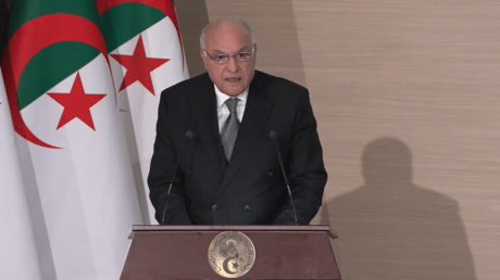 الجزائر تطالب بوقف التدخلات الأجنبية في ليبيا