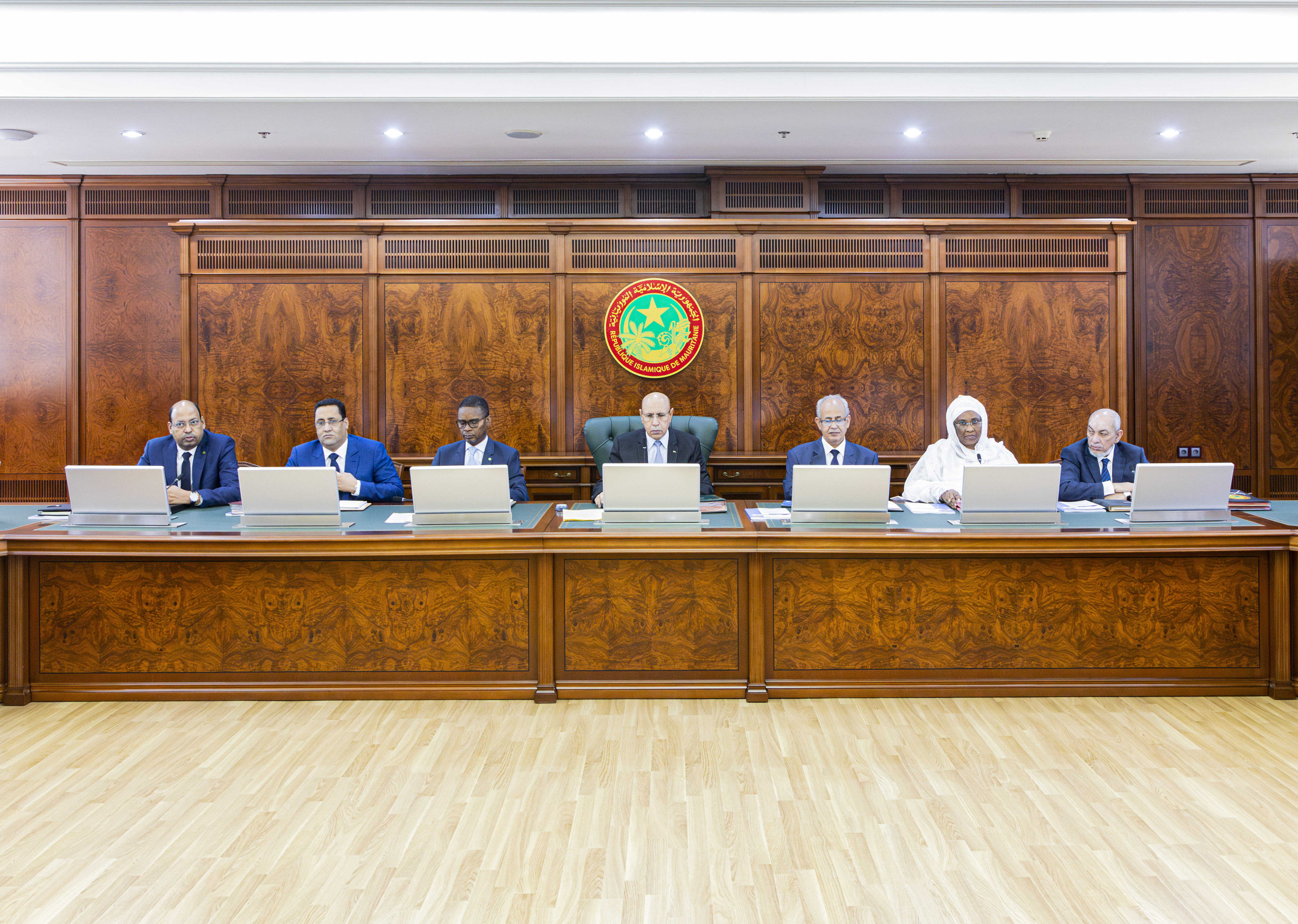 الحكومة الموريتانية تعقد أول اجتماع لها بدون ملفات ورقية