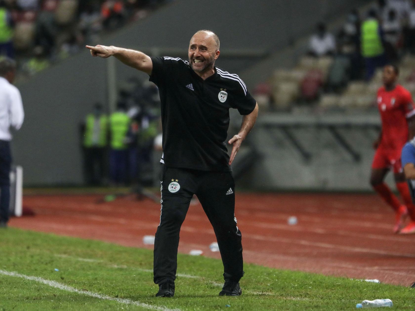 المدرب الجزائري يتقاضى أكثر من 200 ألف يورو شهريا