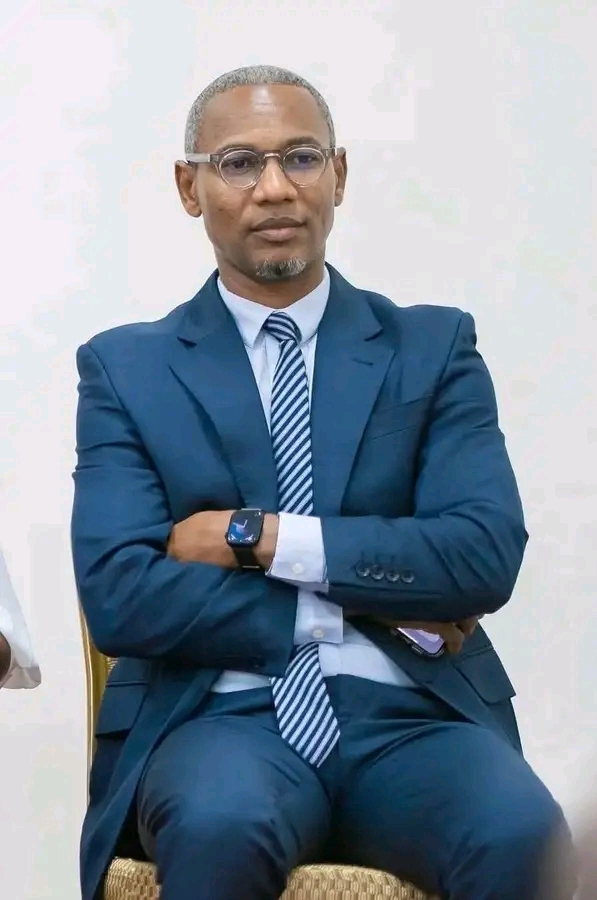 الرئيس الغابوني يختار القائد الأسبق لمنتخب بلاده بول أولريش كيساني وزيرا للرياضة