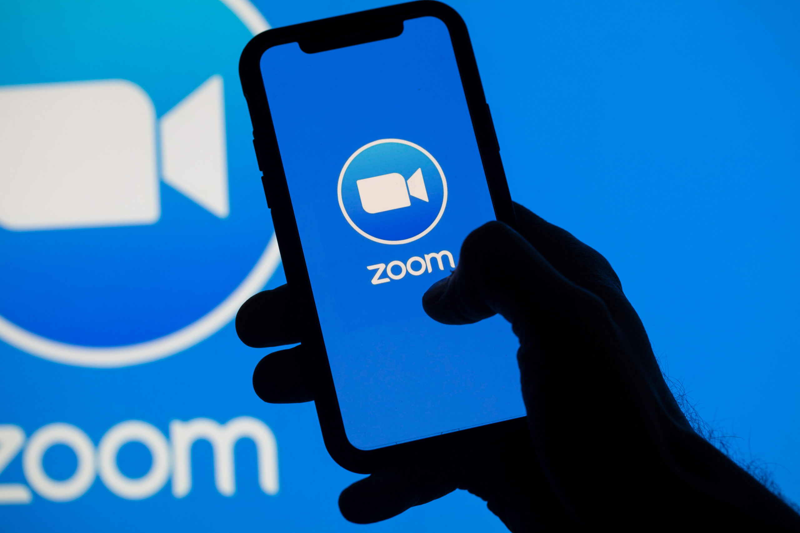 زووم تتيح لكافة المستخدمين ميزة تحويل الكلام إلى نصوص