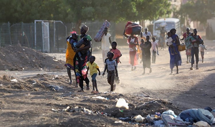 السودان : تحذيرات من نفاذ الغذاء و انقطاع الاتصالات
