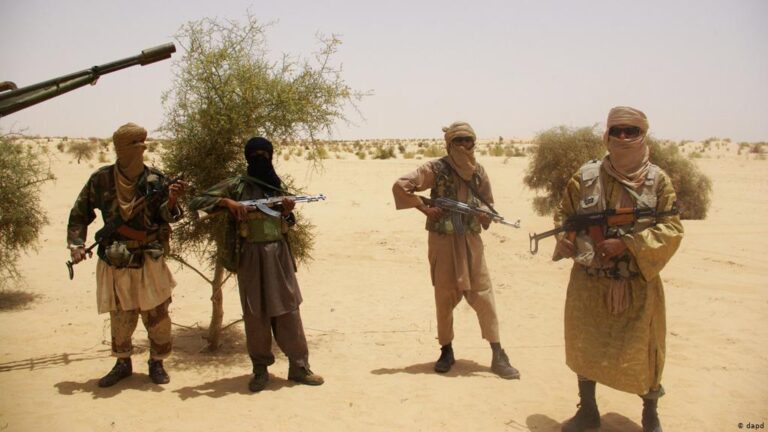 تقرير: الأمن في مالي تدهور بسبب الصراع بين داعش والقاعدة