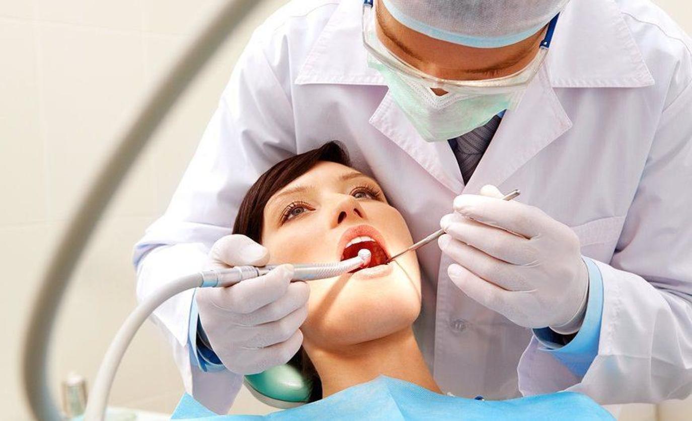 دراسة: الأشخاص المصابون بأمراض اللثة أكثر عرضة لسرطان المريء