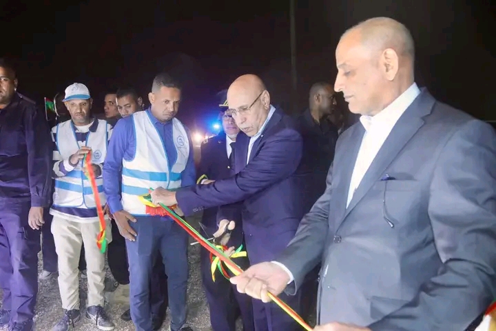 الرئيس الموريتاني يضع حجر الأساس لمشروع تقوية تزويد مدينة أطار بالمياه