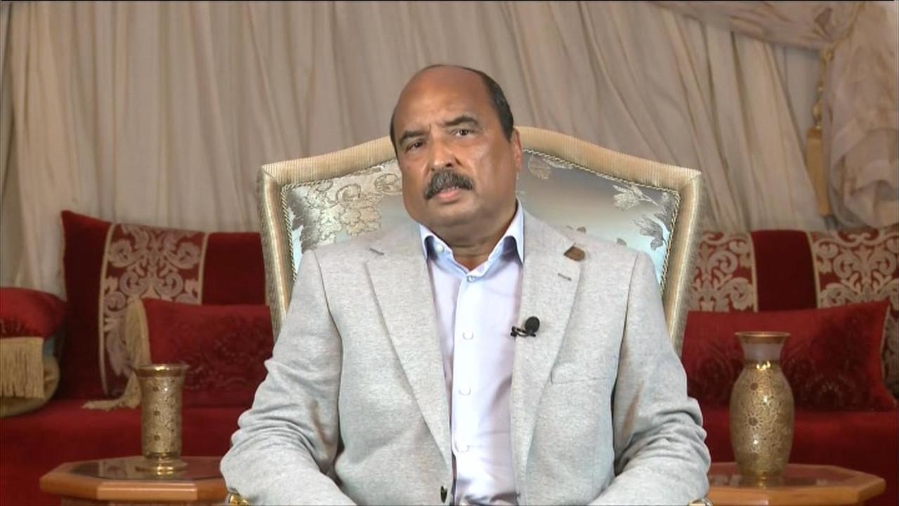 ولد عبد العزيز: الغزواني سلمني صناديق من الدولار واليورو وآثر نفسه بأكثر منها
