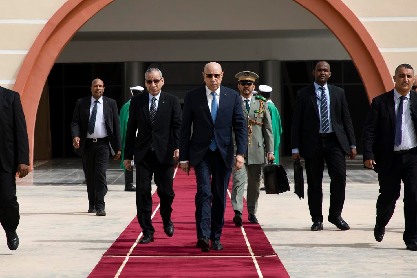 غزواني يشارك في قمة للإيكواس حول النيجر