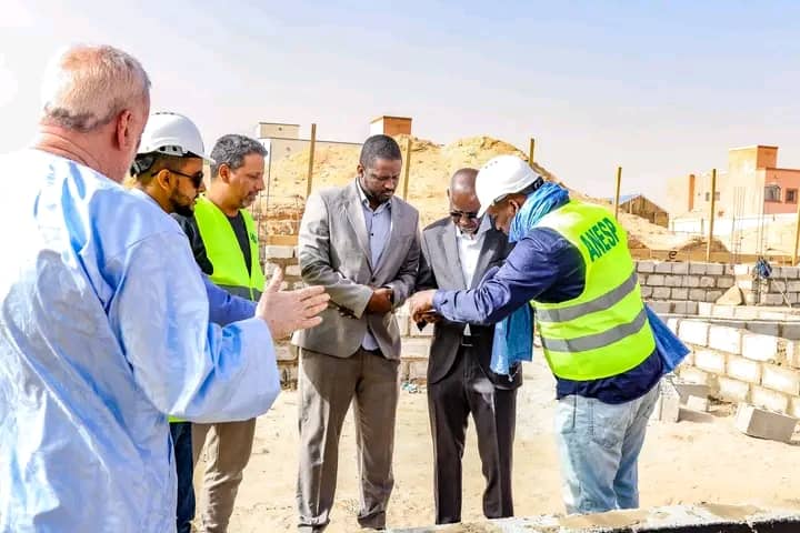 وزير الإسكان يدعو إلى التقيد الصارم بالآجال التعاقدية لبناء مستشفين في  نواكشوط الشمالية