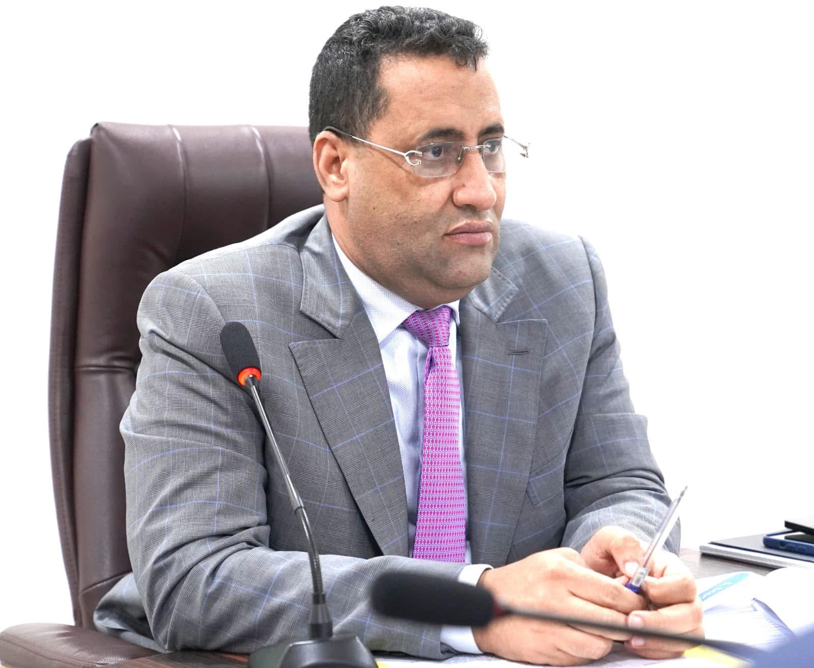 الوزير الأول يطالب بربط تحويلات المدرسين بنظام سراج لمزيد من الشفافية