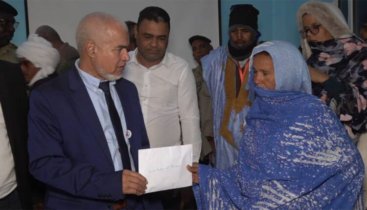 وزارة العمل الاجتماعي توزع مبالغ نقدية على ذوي الاحتياجات الخاصة بوادان