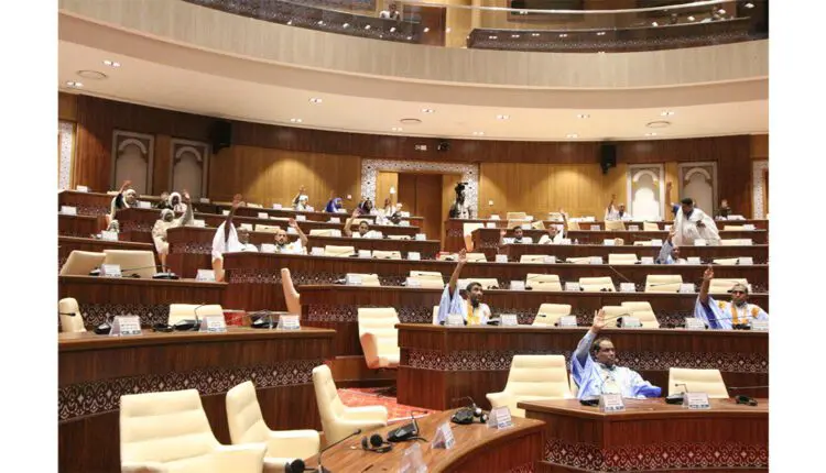 البرلمان يصادق على ثلاثة مشاريع قوانين تتعلق بالتعاون القانوني والاقتصادي