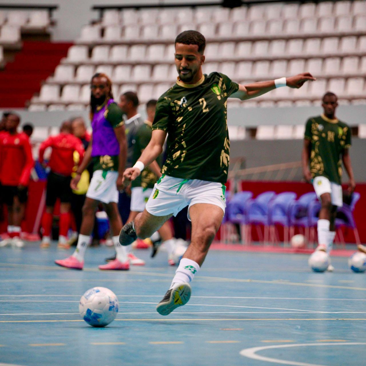 بعد أشهر من التأخير .. صرف مكافآت منتخب الصالات