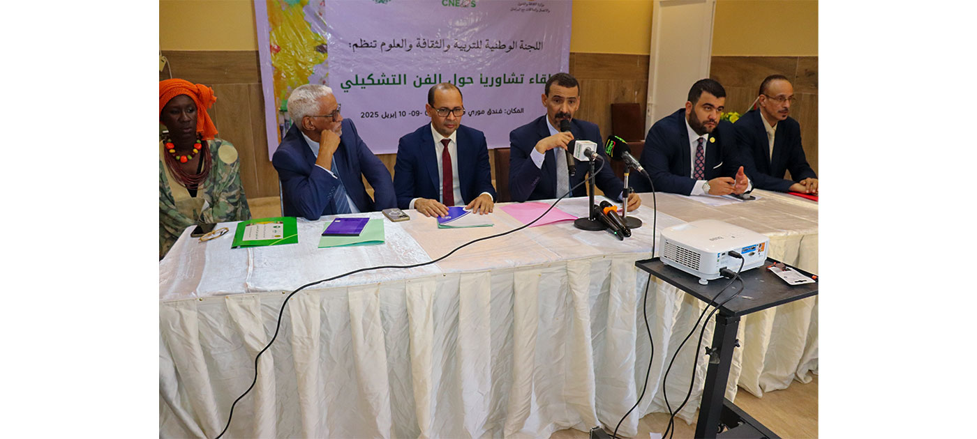 وزير الثقافة يطلق دورة تكوينية لتعزيز قدرات الفنانين التشكيليين