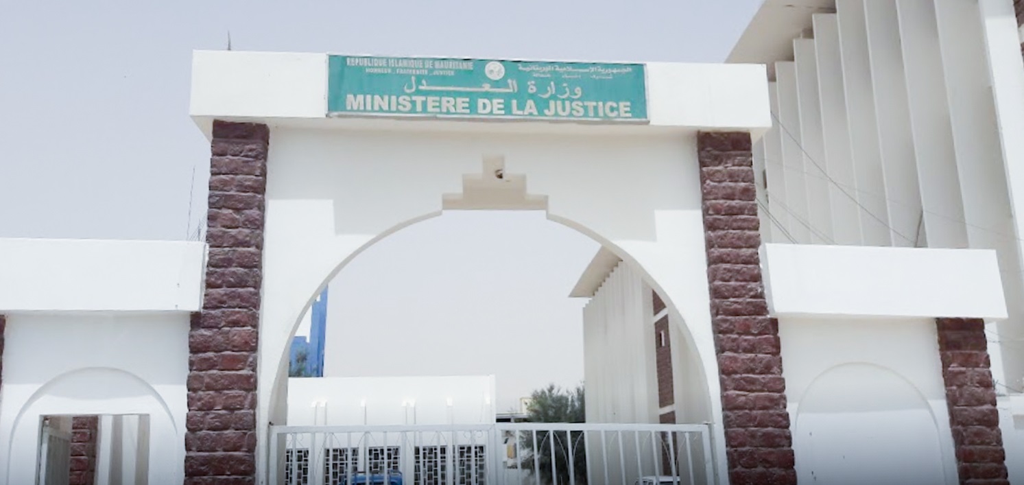 وزارة العدل: تنفي وجود وثيقة تثبت تهريب مبالغ من العملة الصعبة