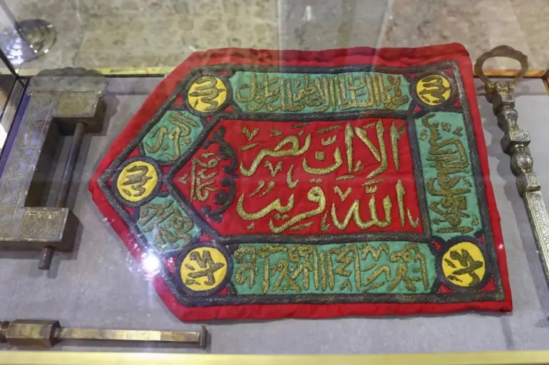 تركيا: السلطات تعيد إلى مصر قطعا أثرية من بينها قفل ومفتاح للكعبة