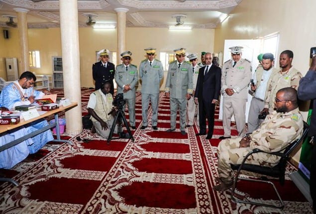 وزير الدفاع يتفقد مسابقة لحفظ القرآن لأفراد الجيش