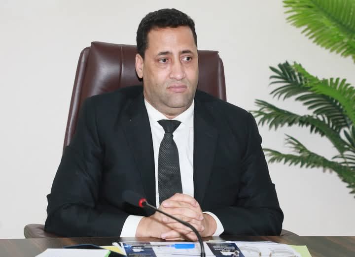 الوزير الأول يدعو إلى اعتماد مقاربة فعالة لتنفيذ مشاريع التنمية في أقرب الآجال